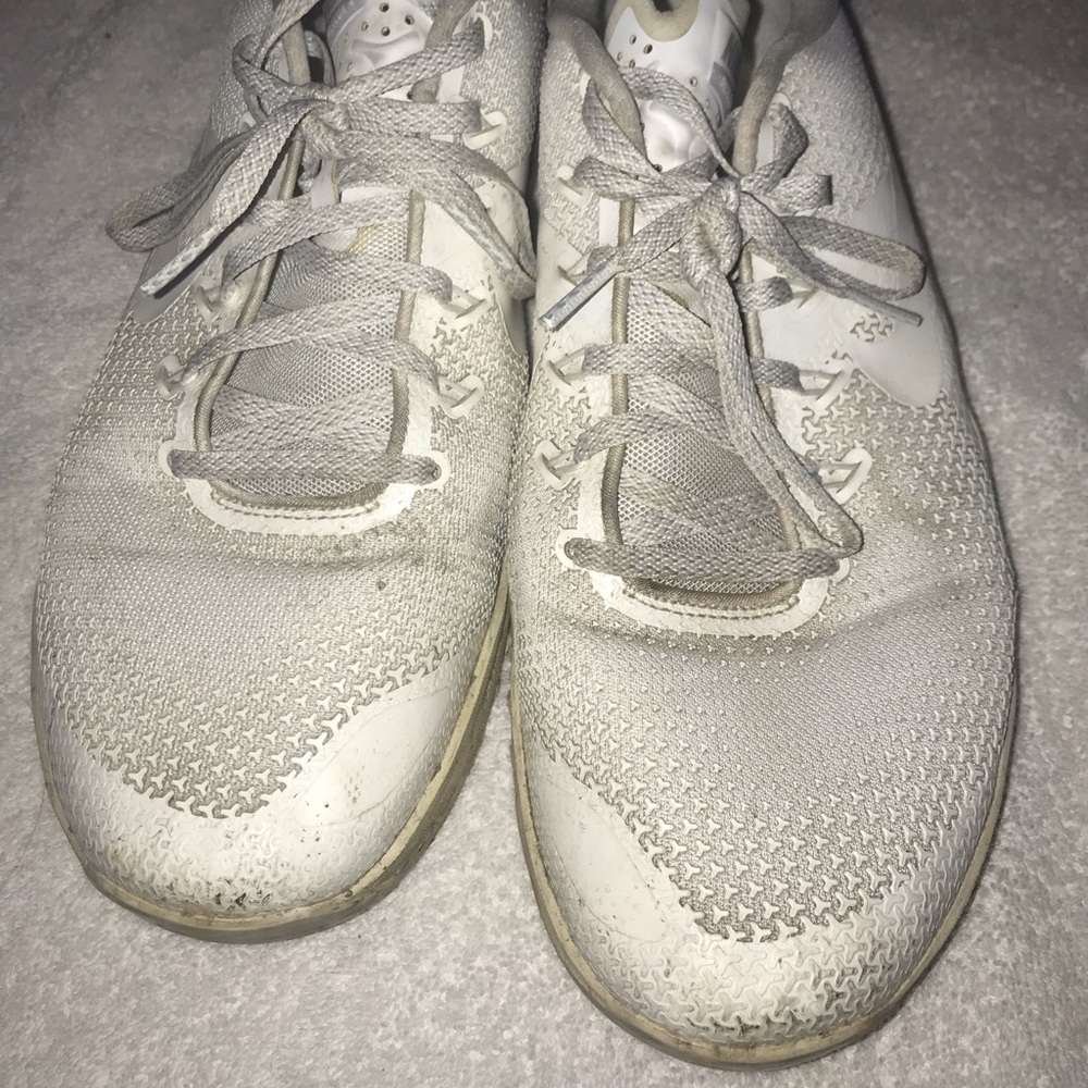 Mens Nike Grey Athletic Shoes Size 11.5
